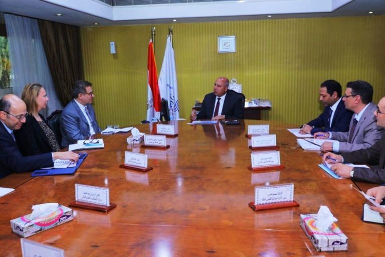 وزير النقل يبحث مع البنك الافريقي للتنمية التعاون الاستثماري المشترك في طريق القاهرة – كيب تاون