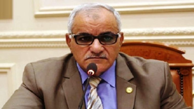 النائب ممدوح الحسيني يطالب بإصدار لائحة قانون المحال للتصدى للمقاهى غير المرخصة