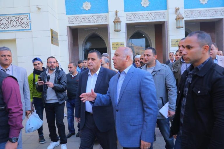 وزير النقل يتابع انتظام خطوط السكك الحديدية بمحطة مصر ويشهد تشغيل احد جرارات جنرال اليكتريك الجديدة بخط القاهرة اسوان
