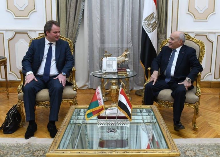 “العصار” ووزير الصناعة البيلاروسي يشهدان توقيع ٣ مذكرات تفاهم