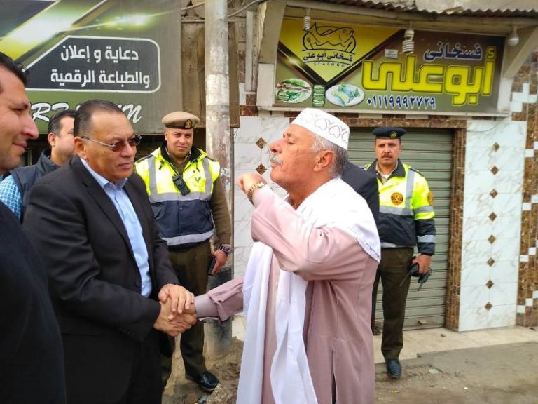 بالصور.. جولة تفقدية لمحافظ الشرقية بمنطقة الحسينية وشوارع مدينة الزقازيق