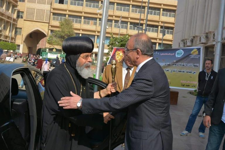 الأنبا تيموثاوس يهنئ رئيس جامعة الزقازيق بمنصبة الجديد