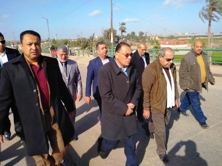 بالصور.. جولة مفاجئة لمحافظ الشرقية بمدينة أبو حماد