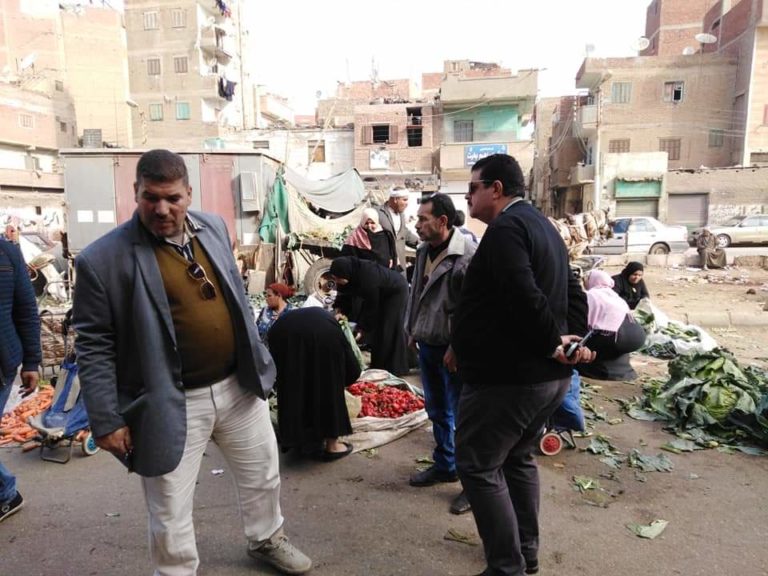 رئيس حى ثانى الزقازيق يشن حملة بسويقة ونس للحفافظ على نظافة الحى