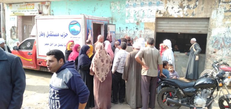 بالصور مستقبل وطن بالشرقيه يوفر سيارات لبيع اللحوم البلدى بأسعار مخفضه بمشتول السوق