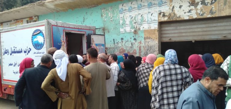 بالصور .. مستقبل_وطن_بالشرقيه يوفر سيارات لبيع اللحوم البلدى بأسعار مخفضه بمشتول السوق