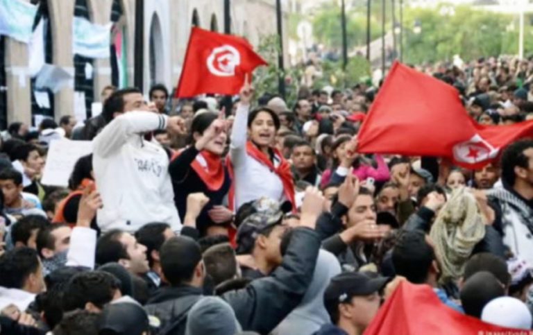 اندلاع مواجهات بين الشرطة ومحتجين فى بلدة “جلمة” لليلة الثالثة بتونس