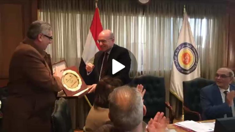 عميد طب بنها يكرم وزير الصحة الأسبق