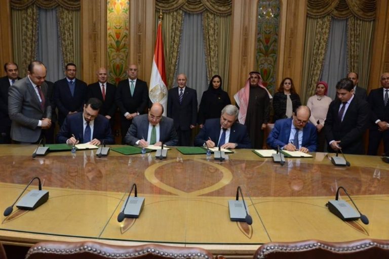 ” العصار” و ” الجزار ” يشهدان مراسم توقيع اتفاق تأسيس شركة فى مجال إنتاج الأنابيب بمختلف أنواعها