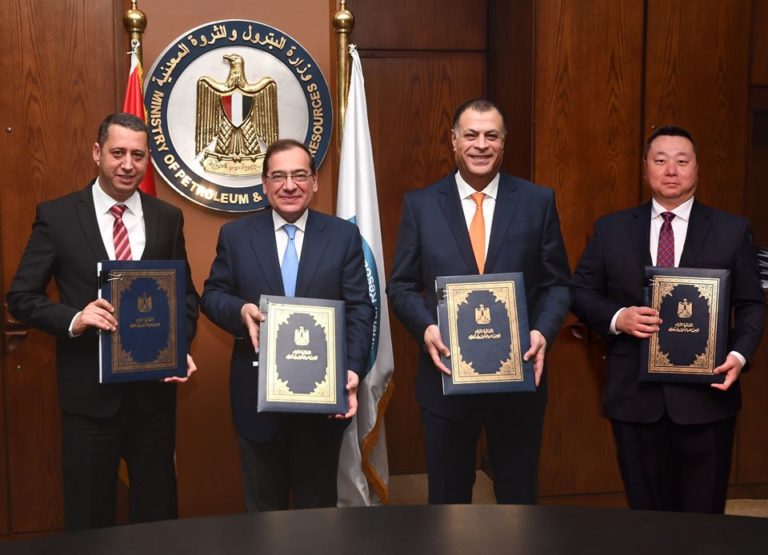  9 اتفاقيات بترولية للبحث عن البترول والغاز بإستثمارات أكثر من 452 مليون دولار بمنطقتى البحر المتوسط والصحراء الغربية