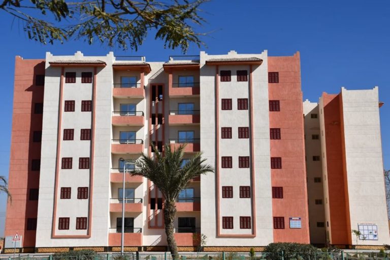 وزير الإسكان: الانتهاء من تنفيذ 1392 وحدة “إسكان اجتماعي” بمدينة الفيوم الجديدة خلال 2019