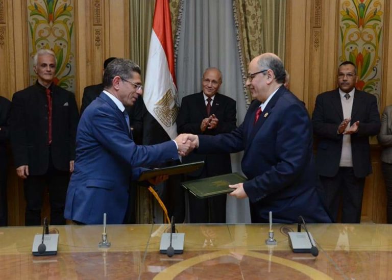 العصار” يشهد توقيع بروتوكول بين”الأكاديمية المصرية للهندسة والتكنولوجيا المتقدمة ” و “مدينة زويل”فى مجالات البحث العلمى والتدريب