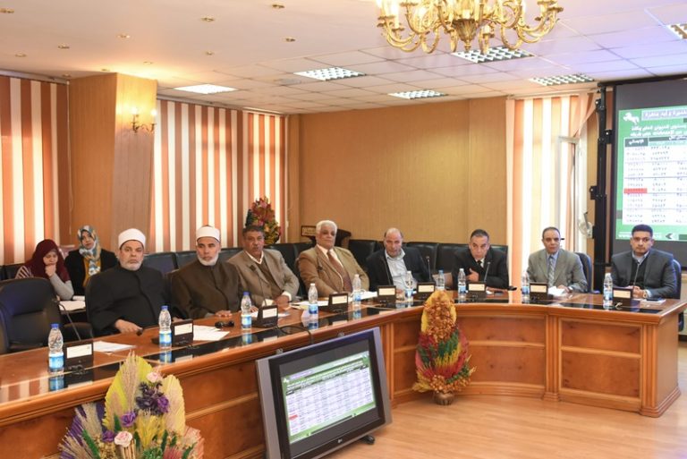 محافظ الشرقية يستعرض مع رؤساء المراكز والمدن والأحياء معدلات تنفيذ خطة طلاء واجهات المباني والنوافذ لإعادة الوجه الجمالي والحضاري لمدن المحافظة