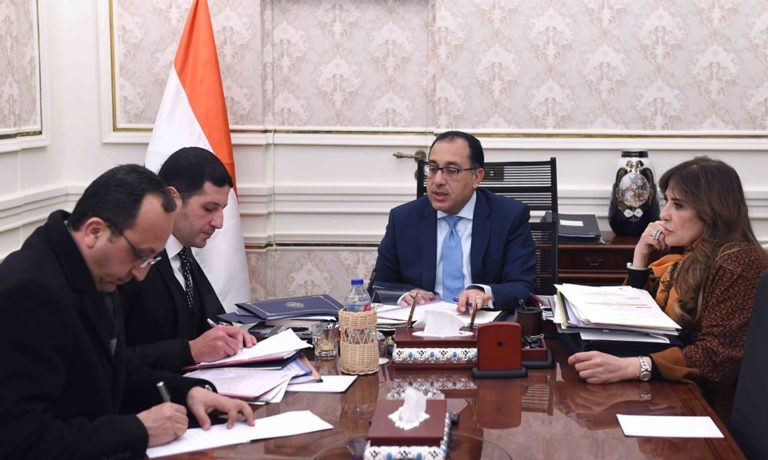 رئيس الوزراء يناقش مع رئيس هيئة الاستثمار طلبات بعض المستثمرين لإقامة مشروعات جديدة