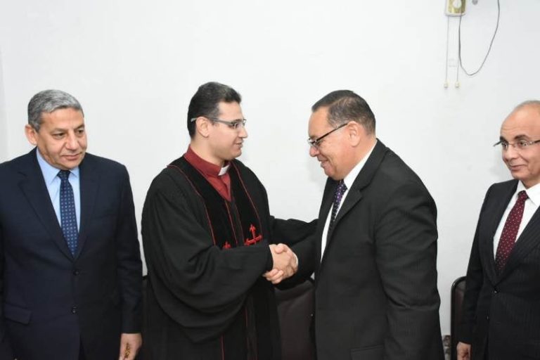 محافظ الشرقية يهنيء أبناء الطائفة الإنجيلية بعيد الميلاد المجيد