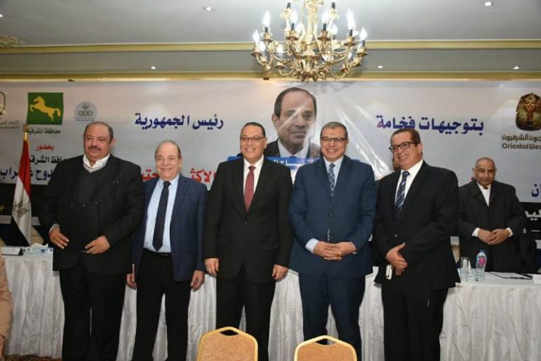  وزير القوى العاملة ومحافظ الشرقية يشهدان مراسم توقيع إتفاقيات إقرار العلاوه الخاصه للعاملين بــ 44 شركة بمدينه العاشر من رمضان