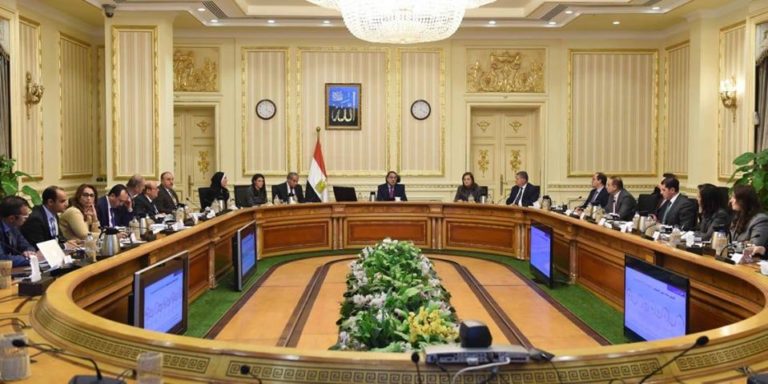رئيس الوزراء يُؤكد : الحكومة تضع ملف الاستثمار على أجندة اهتماماتها