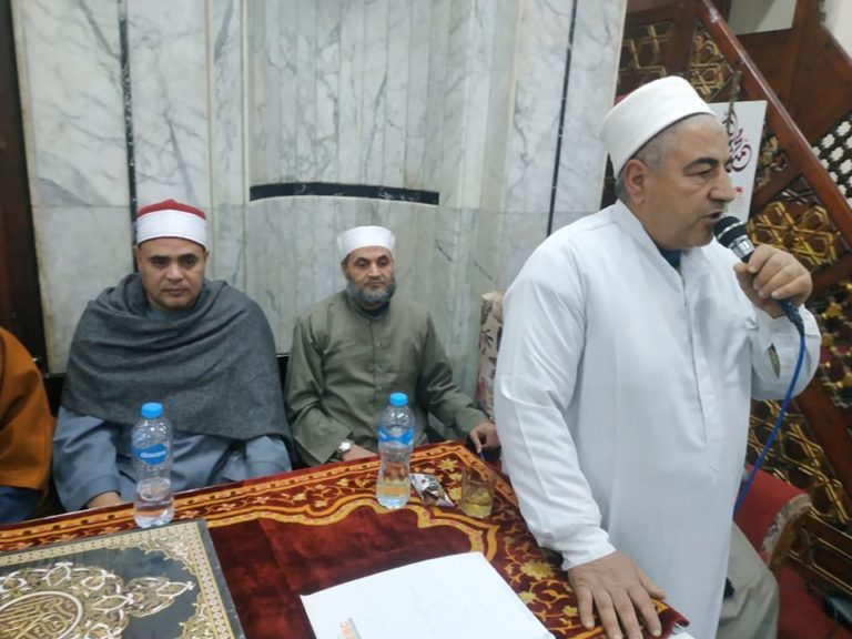 بالصور.. تكريم كبير ائمة الجوسق الشيخ عبد الفتاح أحمد مصطفي لبلوغة سن التقاعد