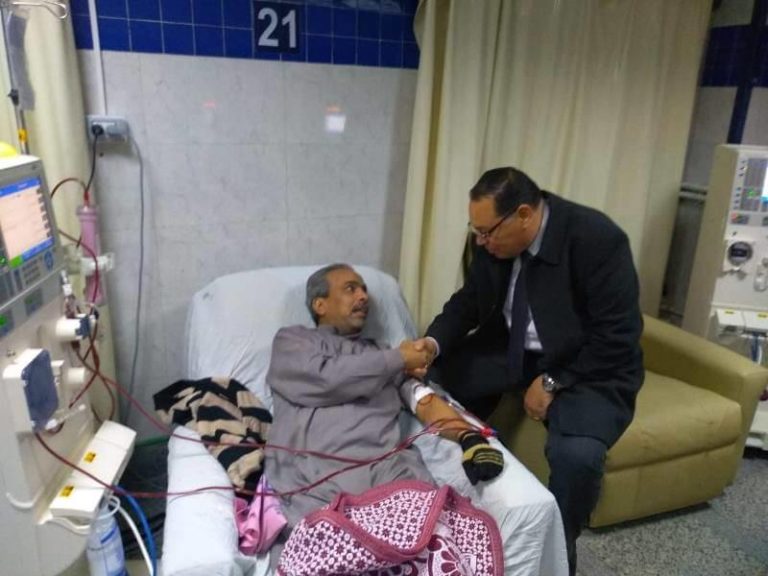 محافظ الشرقيه  الخدمة الطبية بمستشفي المبره بالزقازيق ممتازه  وجولاتي على المنشآت الطبية مستمره ولا مكان للمقصرين