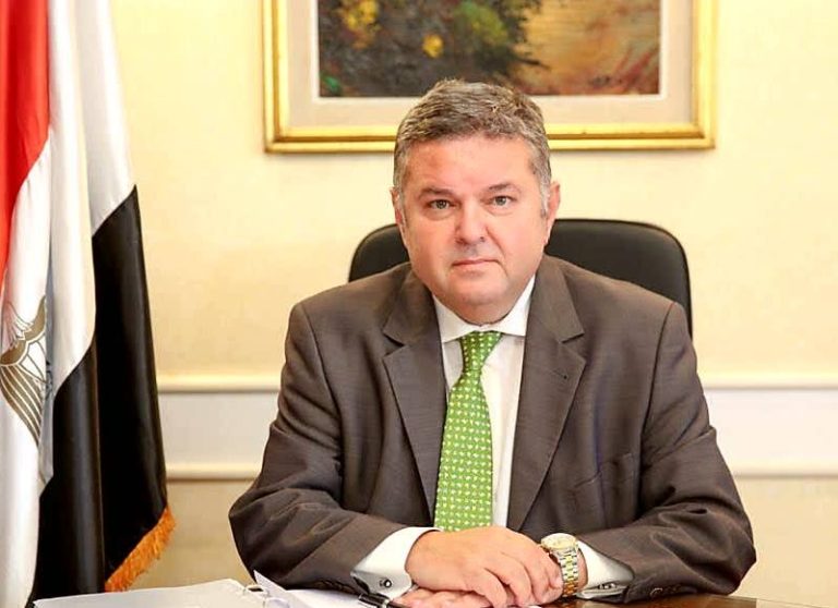 وزير قطاع الأعمال العام يجتمع بالمساهمين المحتملين في شركة الوساطة والتسويق ضمن مبادرة “جسور”