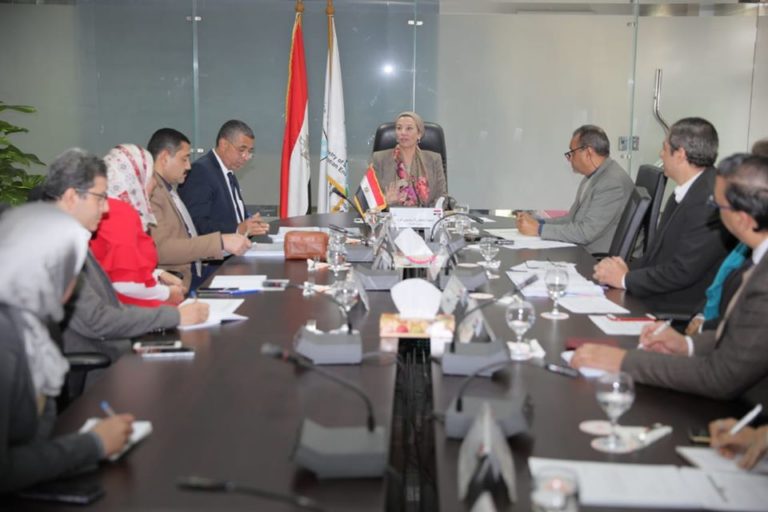 وزيرة البيئة تناقش الوضع الحالي للمدافن الصحية للمخلفات ضمن المنظومة الجديدة