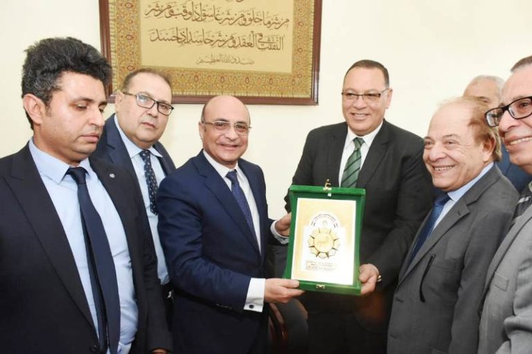 وزيرا العدل والإسكان ومحافظ الشرقية يفتتحون مجمع خدمات الشهر العقارى المطور بمدينة العاشر من رمضان