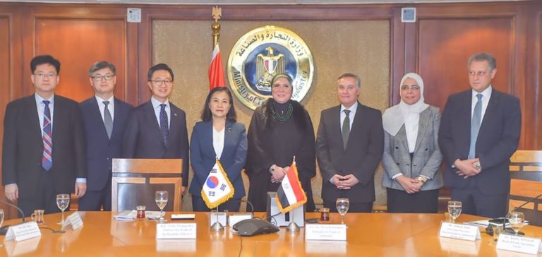 نيفين جامع : تشكيل فريق عمل من الخبراء بالبلدين لبحث اقامة شراكة اقتصادية شاملة بين مصر وكوريا الجنوبية