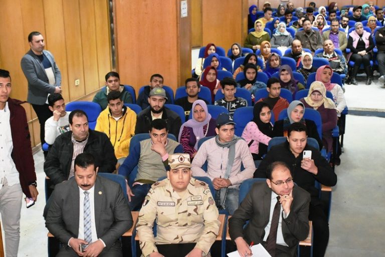 محافظ الشرقية يفتتح فعاليات الدوره التدريبيه لإعداد القيادات الشبابيه بقصر ثقافه الزقازيق