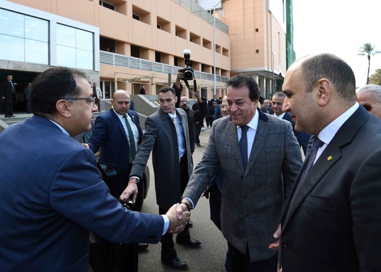 رئيس الوزراء يتفقد أعمال إعادة تأهيل وتطوير مبنى المعهد القومي للأورام
