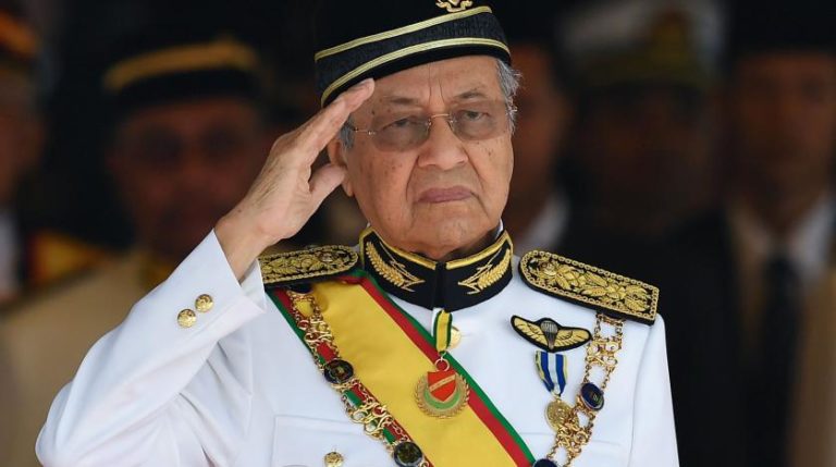 استقالة رئيس الوزراء الماليزي مهاتير محمد
