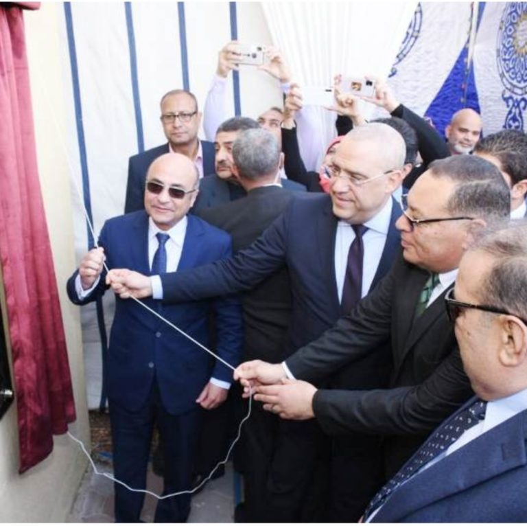 وزيرا العدل والإسكان ومحافظ الشرقية يفتتحون مجمع خدمات الشهر العقارى المطور بمدينة العاشر من رمضان