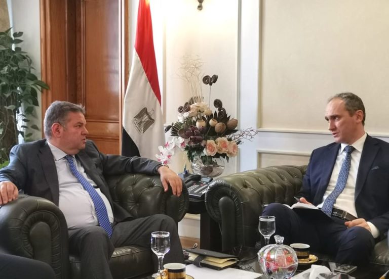 وزير قطاع الأعمال العام يبحث التعاون مع بيلاروسيا في إنتاج سيارات “ميكروباص” بالشركة الهندسية للسيارات