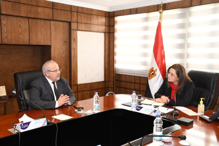وزيرة التخطيط تلتقي برئيس جامعة القاهرة لمناقشة التصور الخاص بتمويل واستكمال مشروع الفرع الدولي لجامعة القاهرة
