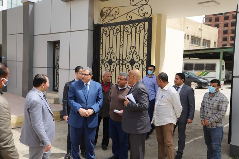 “سعفان” يتفقد إدارات الوزارة للتأكد من تطبيق الإجراءات الاحترازية لمواجهة “كورونا”