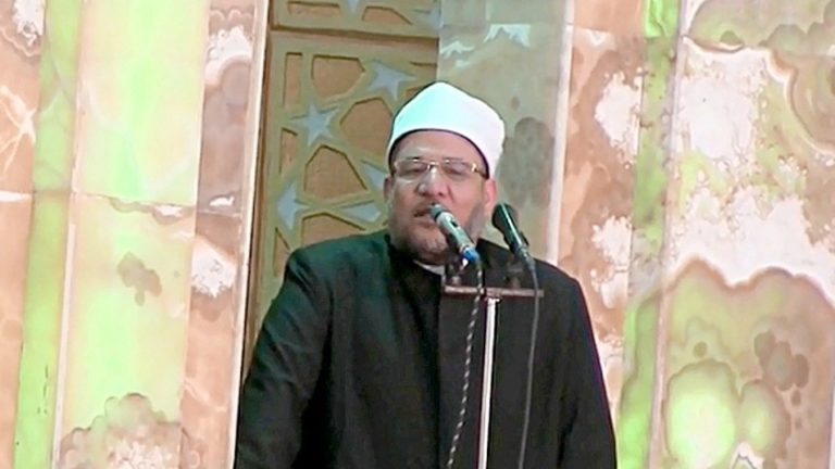 عاجل ..الأوقاف تقرر غلق جميع المساجد لمدة أسبوعين وتغير صيغة الأذان