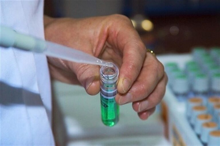 اليوم .. أمريكا تكشف عن أول جرعة تجريبية كلقاح لـ”كورونا”