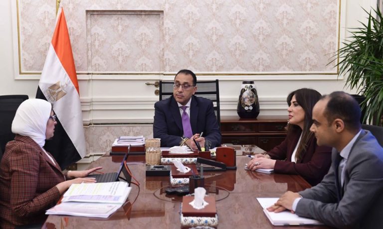 رئيس الوزراء يلتقي وزيرة الصحة لمتابعة الإجراءات الحُكومية لمجابهة انتشار فيروس كورونا المُستجد