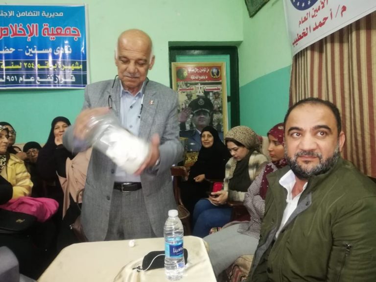 برعايه مستقبل وطن .. 3 رحلات عمرة وهدايا عينية ومساعدات مالية للمسنيين