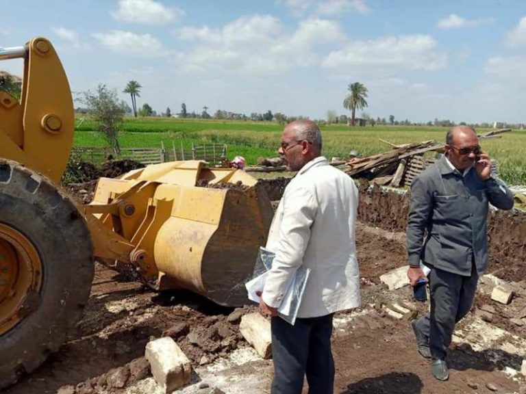 إستمرار تنفيذ حملات مكبرة لإزالة المبانى المخالفة على الأراضى الزراعية بمركز ومدينة ديرب نجم والقنايات