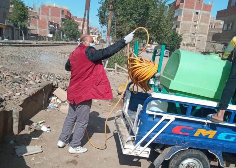 بالصور.. انشاص الرمل تحارب “كورونا” بالمطهرات ومكبرات صوت للتوعية بالشرقية