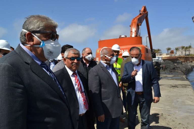 وزير النقل يتابع أعمال إنشاء المحطة متعددة الأغراض بميناء الإسكندرية على الأرصفة من 55 ــ62
