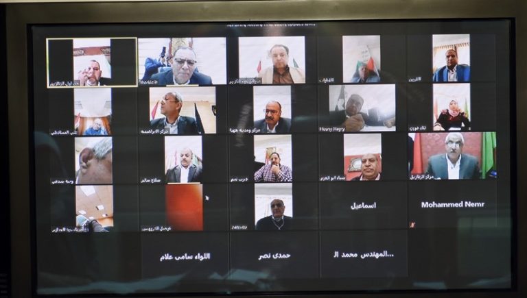 محافظ الشرقيه يجتمع عبر تطبيق Zoom برؤساء المراكز والمدن والأحياء