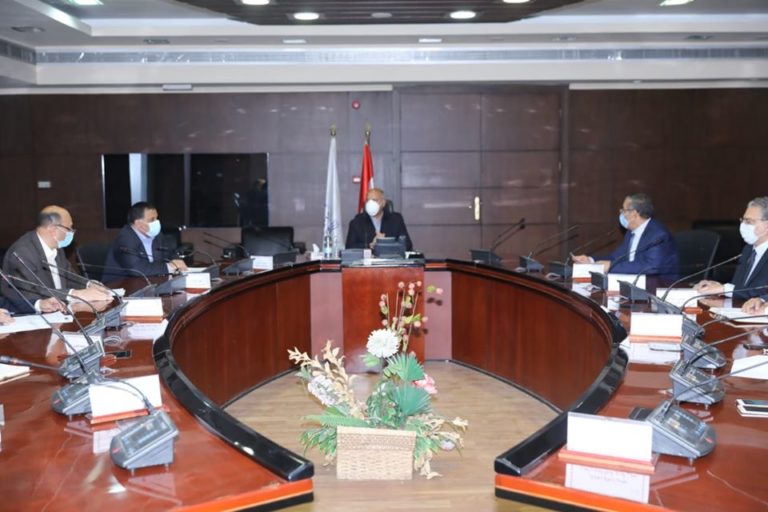 كامل الوزير : تطوير خط سكة حديد قنا/ سفاجا /أبو طرطورسيخدم مشروع المثلث الذهبى ومشروع المليون ونصف فدان