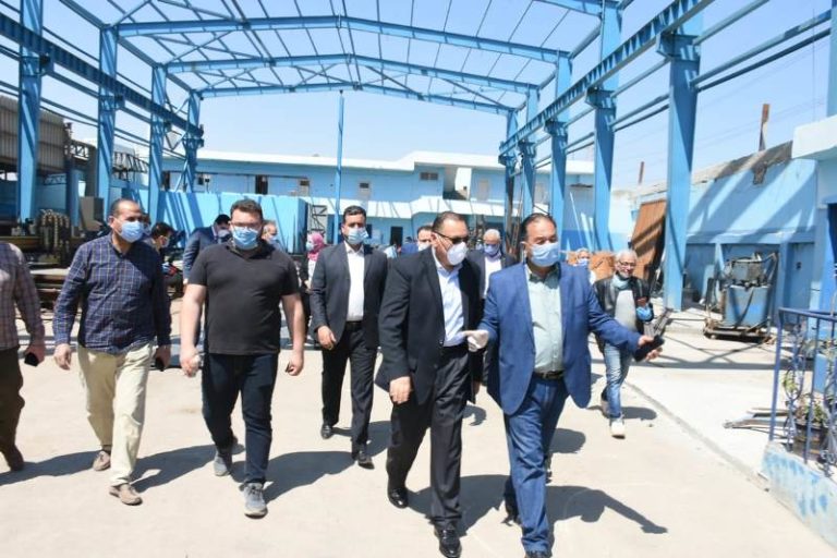 خلال زيارته للمنطقة الصناعية ببلبيس…محافظ الشرقية يشيد بالإجراءات الوقائية المتخذة بالمنشآت الصناعية والغدائية لحماية العاملين بها