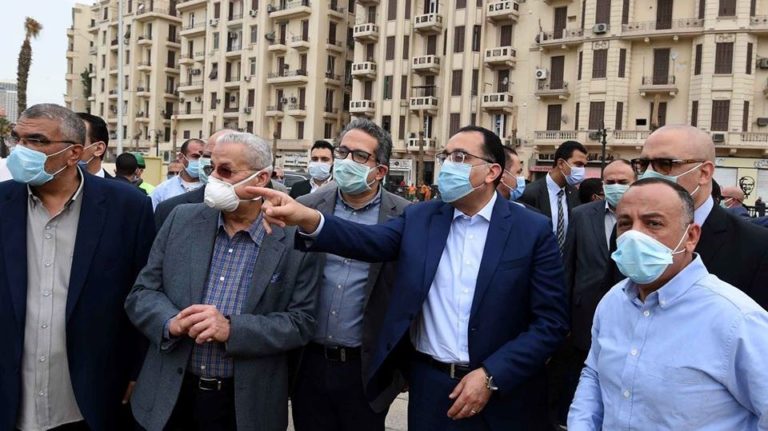 رئيس الوزراء يُتابع من الموقع الموقف النهائي لأعمال تطوير ميدان التحرير