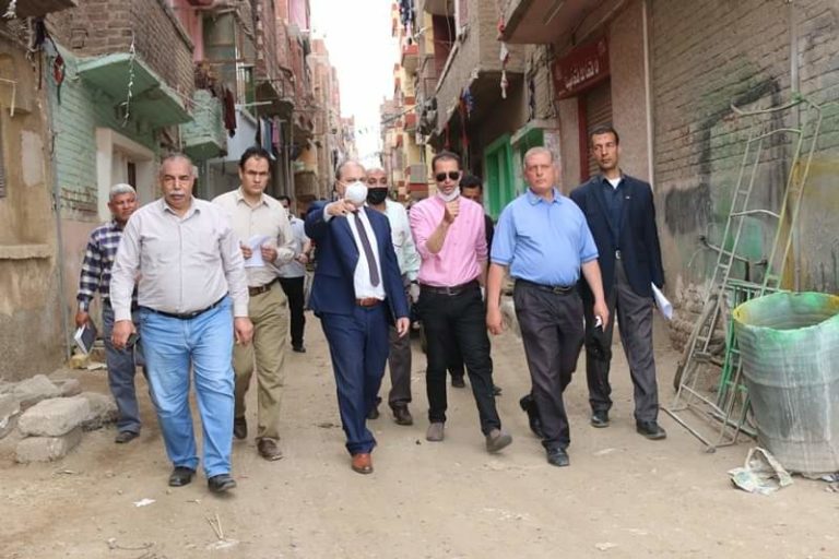 تنفيذا لتكليفات محافظ المنوفية  السكرتير العام يتفقد أعمال رفع تراكمات نواتج الهدم بأرض عرفة ويؤكد رصد 4 مليون جنيه لرصف ورفع كفاءة شوارع المنطقة