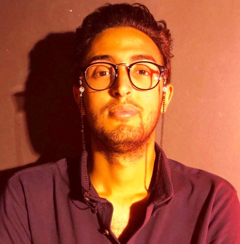 حوار حصري لـ “لدليل نيوز” مع “محمد عادل تاز” بعد غنائه (هكونا ماتاتا) من شرفة منزله بالسويس