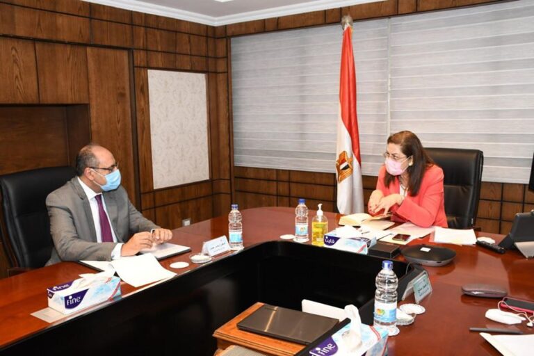 وزيرة التخطيط والتنمية الاقتصادية تلتقي مستشار رئيس منظمة العمل الدولية لمناقشة برامج التعاون الحالية بين الجانبين