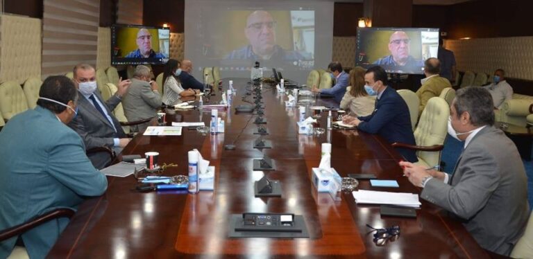 وزير الإسكان يتابع الموقف التنفيذى لمشروعى “ممشى أهل مصر” وتطوير منطقة “مثلث ماسبيرو”عبر تقنية الفيديو كونفرانس