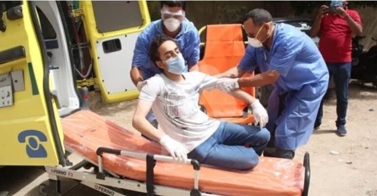 بالصور.. الإسعاف ينقل أول طالب بالثانوية الأزهرية مشتبه فى إصابته بكورونا للمستشفى